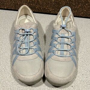 Dansko Women’s casual suede shoes (NWOT) size 40